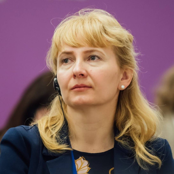 Образовательная омбудсменка Надежда Лещик: "в Украине на законодательном уровне не запрещено пользоваться личными гаджетами в учебных заведениях. Учитель имеет право сделать замечания только в случае, когда использование личных гаджетов мешает проведению урока"