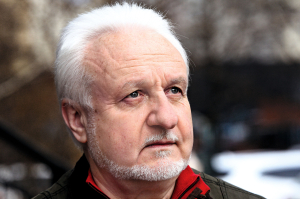 Костянтин КРИВОЛАП, 68 років, авіаційний експерт. Народився в Києві, навчався у школі №171. 1975 року вступив до Харківського авіаційного інституту, на факультет моторобудування. 1982-го влаштувався в Акціонерне товариство ”Антонов”, у відділення випробувань на міцність. Працював над створенням літака ”Руслан” та інших моделей. Закінчив роботу в ”Антонові” 1989 року провідним фахівцем із випробувань на міцність літака ”Руслан”. У 1990-х організував школу менеджменту в Києві. Обіймав посаду заступника директора науково-навчальної фірми ”Крок” – у майбутньому Університет ”КРОК”. Потім займався інвестиційним бізнесом, консалтингом у питаннях стратегічного управління підприємствами