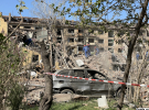 Працівники ДСНС розбирають завали, під якими можуть залишатися люди