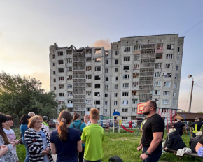 У Луцьку росіяни влучили у багатоповерхівку, є постраждалі